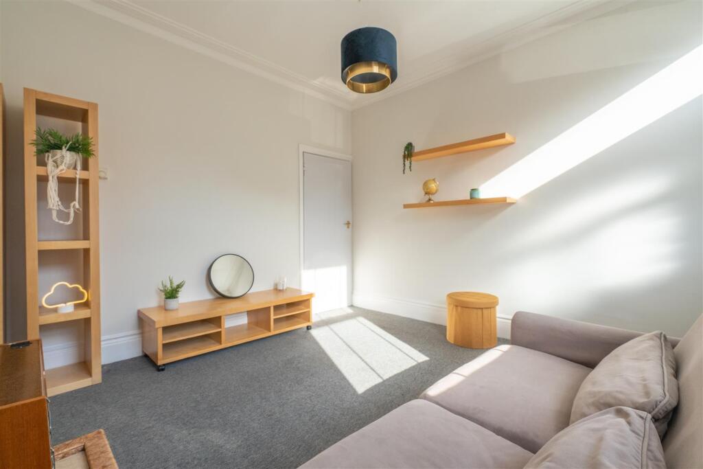 30 Upperthorpe Living Room.jpg