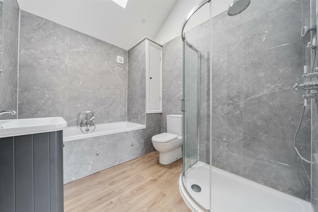 Family bathroom.jpg