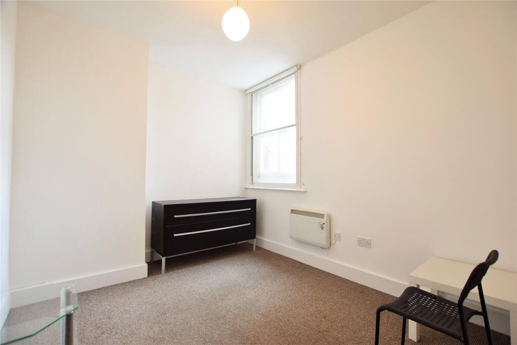 Bedroom/Living Room