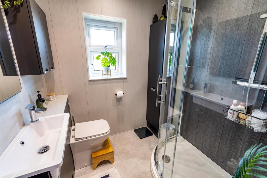 DSC_7452-Edit_bathroom.jpg