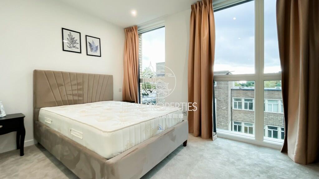 Bedroom (2F, South)
