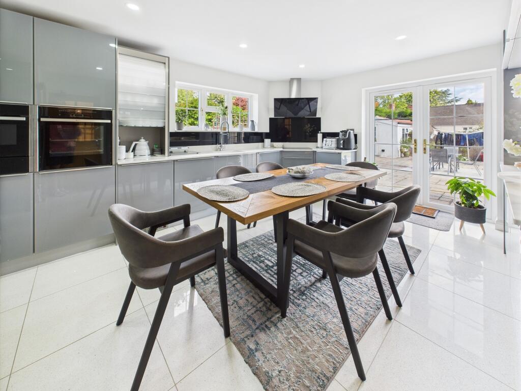 Kitchen/Dining Area