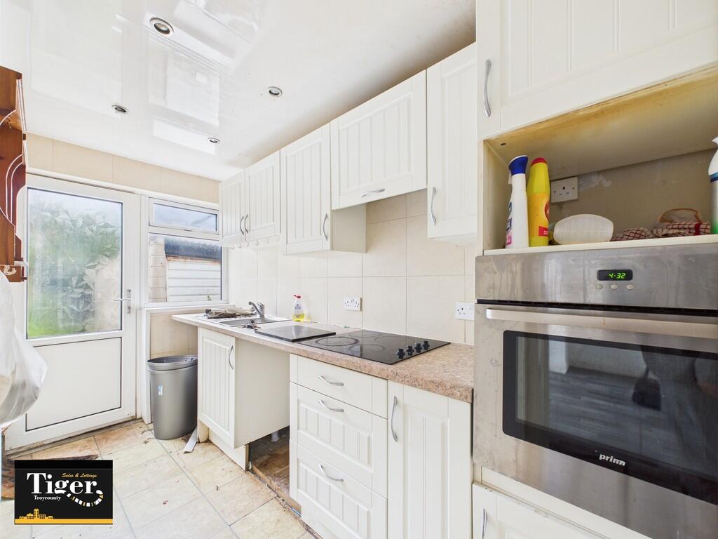 CAM02176G0-PR0645...