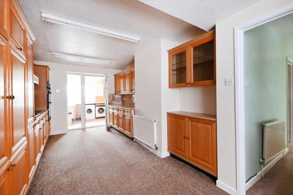 KITCHEN/BREAKFAST ROOM