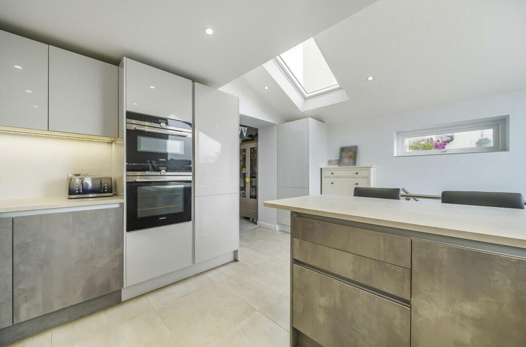 Kitchen/Breakfast Rm