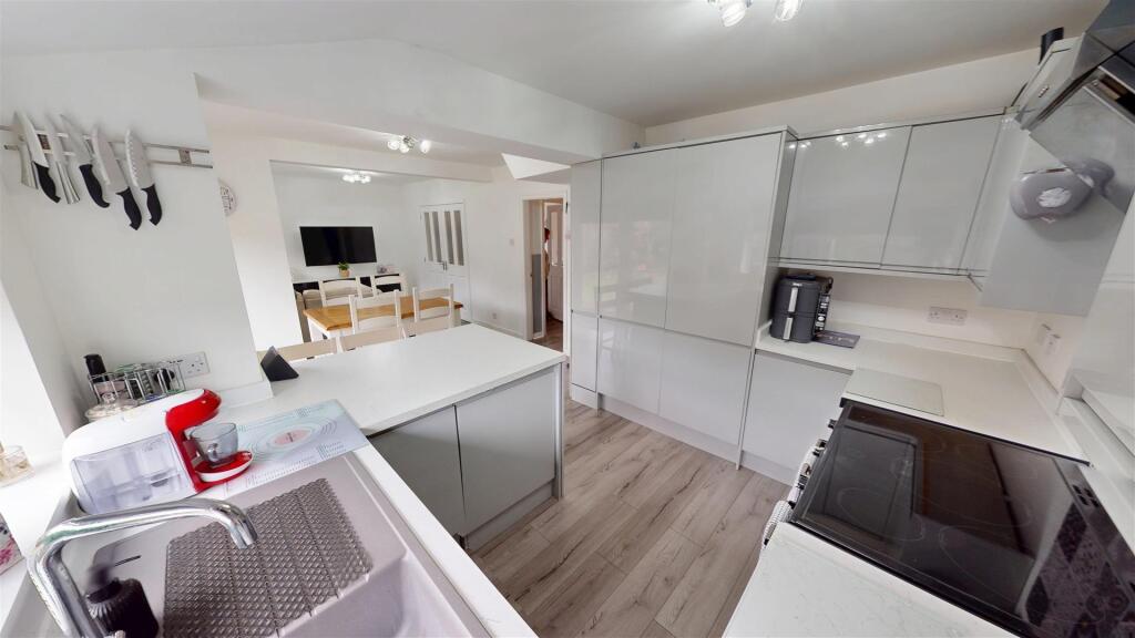 Carmelite Crescent Kitchen