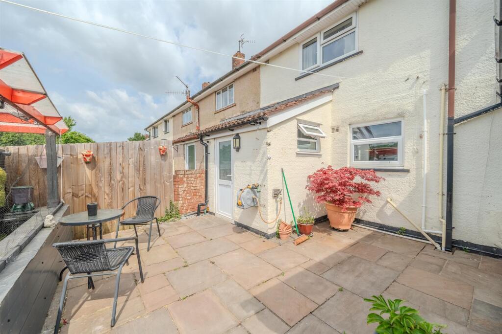 92 Court Farm Road-25.jpg