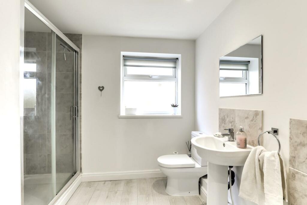 Luxury Bath/Shower Room