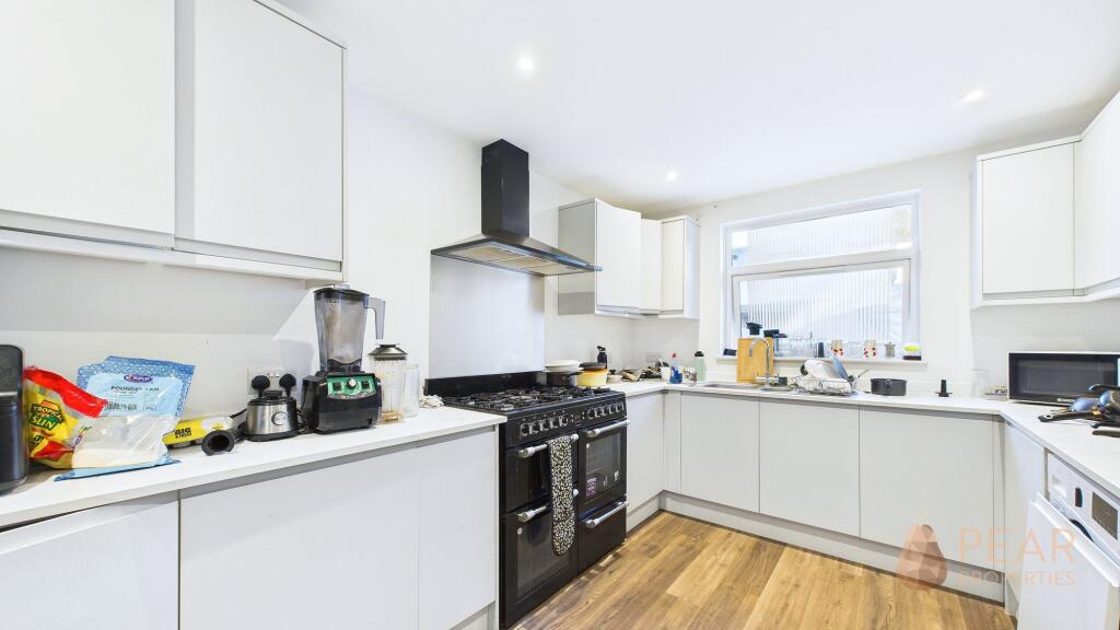 Communal Kitchen/Dining Area