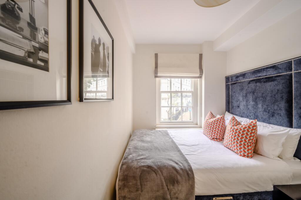 8444245-interior02