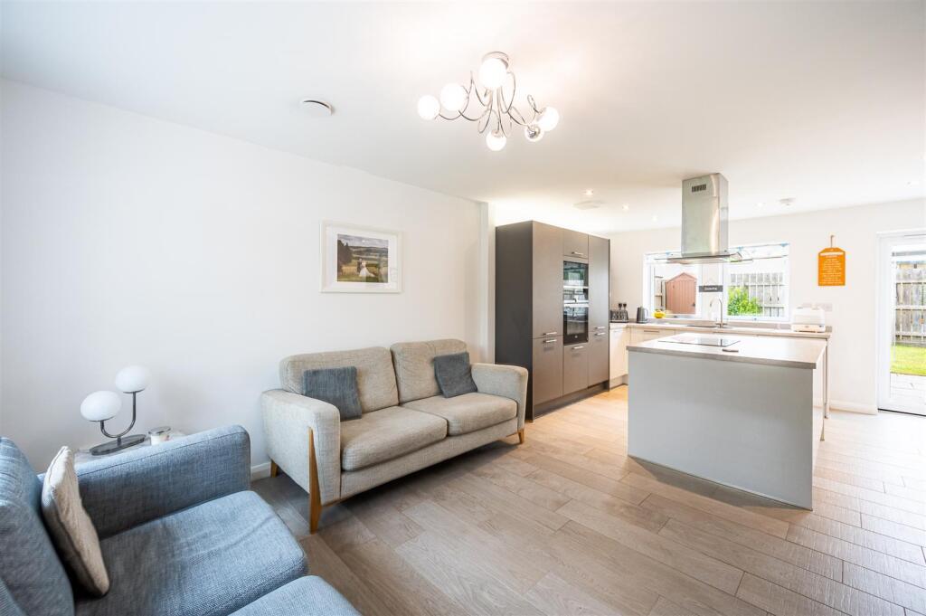 Livingroom, Kitchen (2).jpg