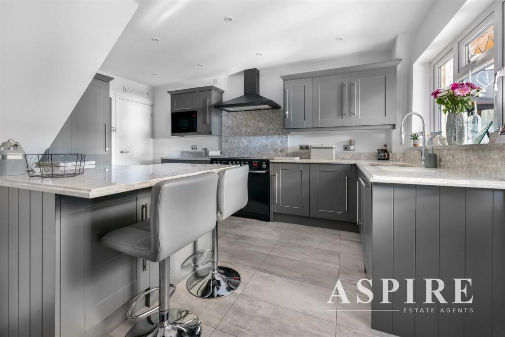 Aspire Estate Agents ss821.jpg