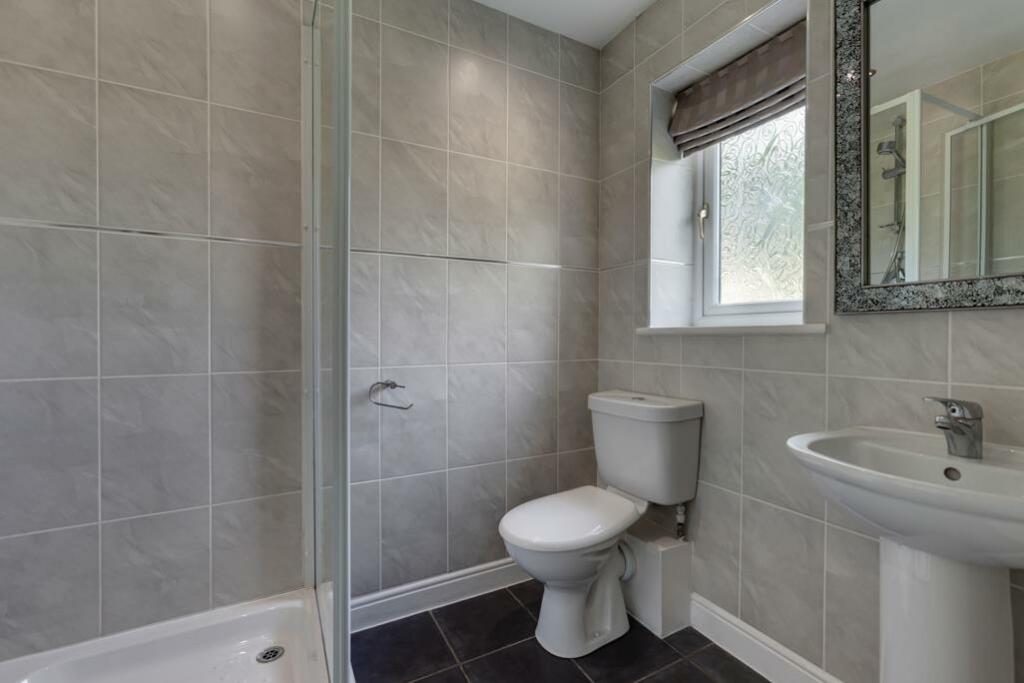 Bedroom 2 En-Suite