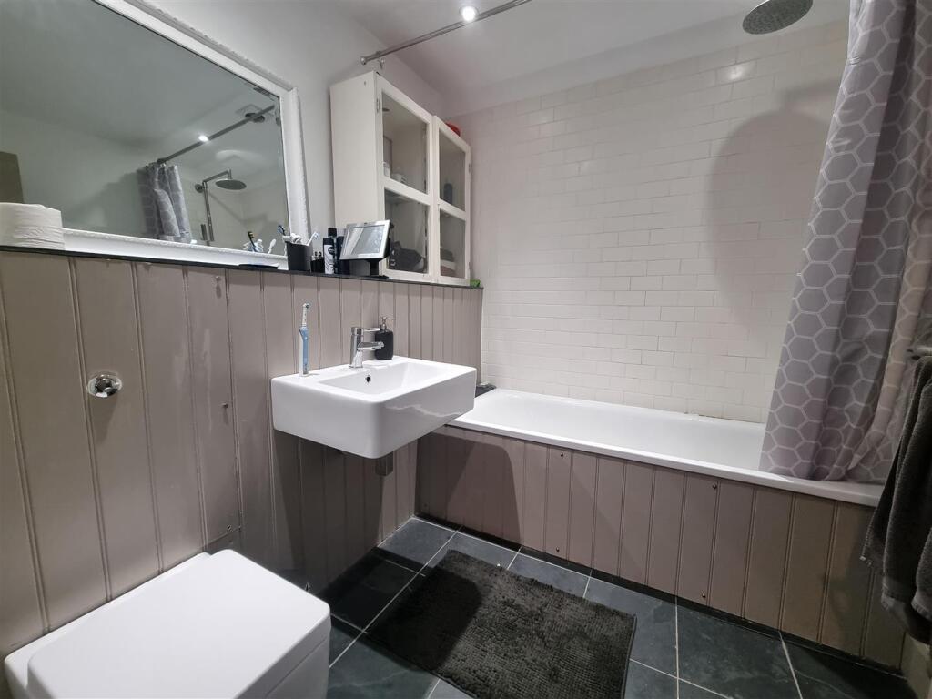 BATHROOM 1 (1).jpg