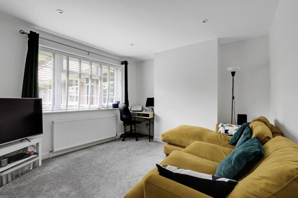 12-3888JHPropWpen - 9 Blakewood Court - 34.jpg