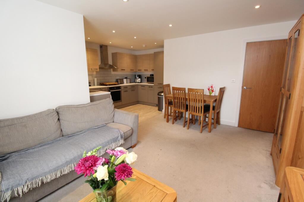 Lounge Kitchen