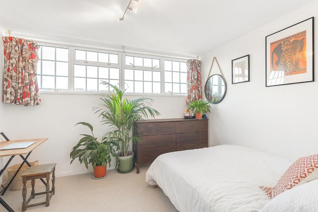 Bedroom (1).jpg