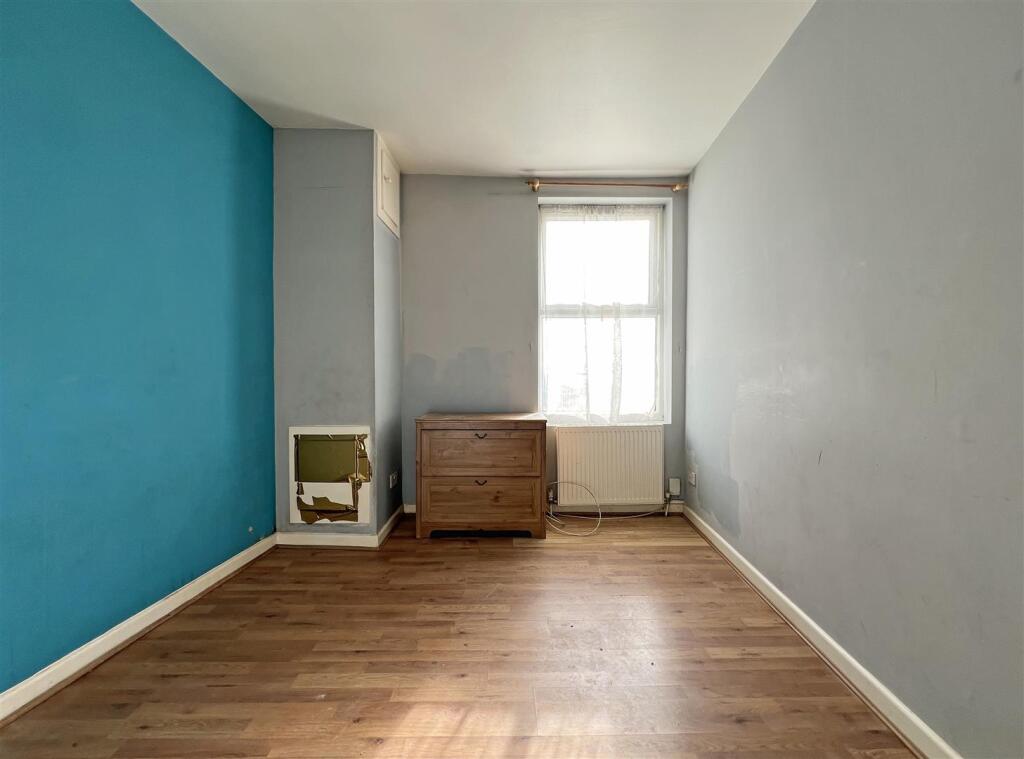 9 - Two Bedroom Flat for Auction, Easton.JPG
