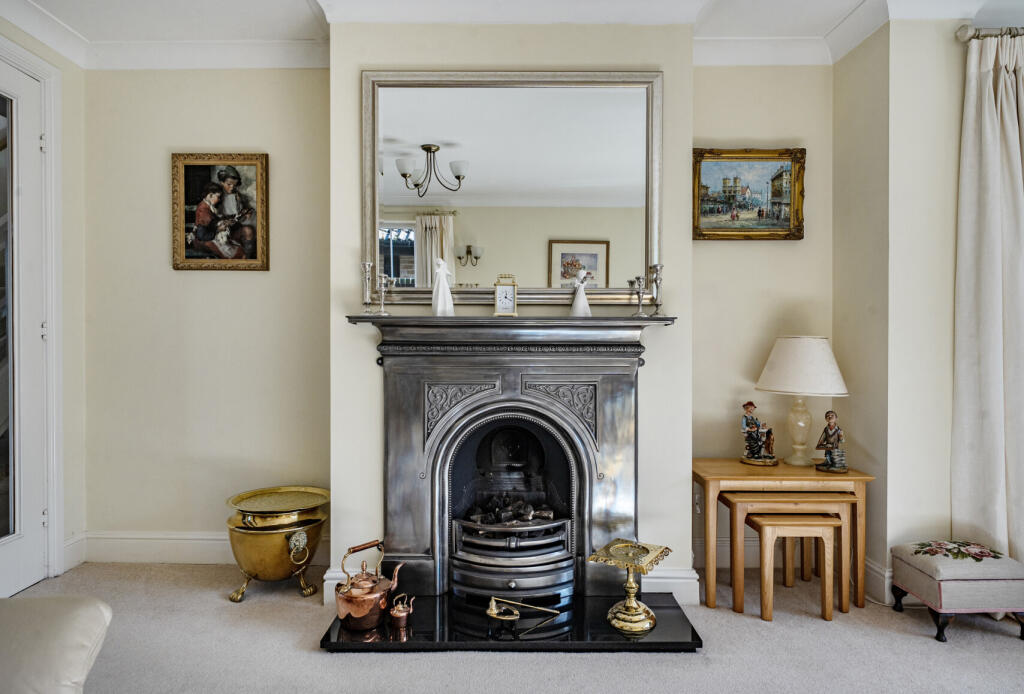 1371251-2-68f8c8f...