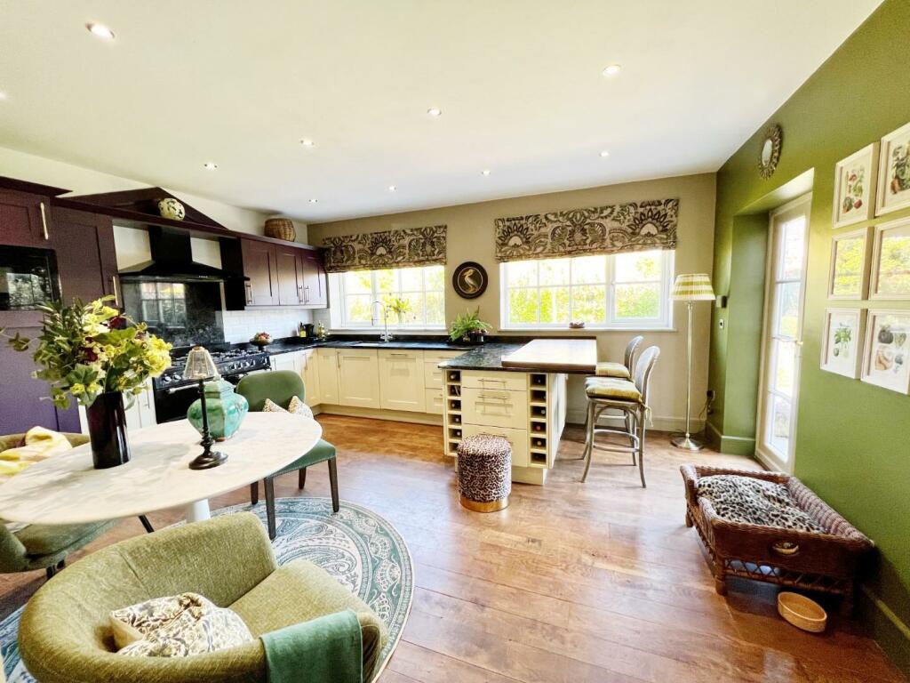 Kitchen pic 6.jpg
