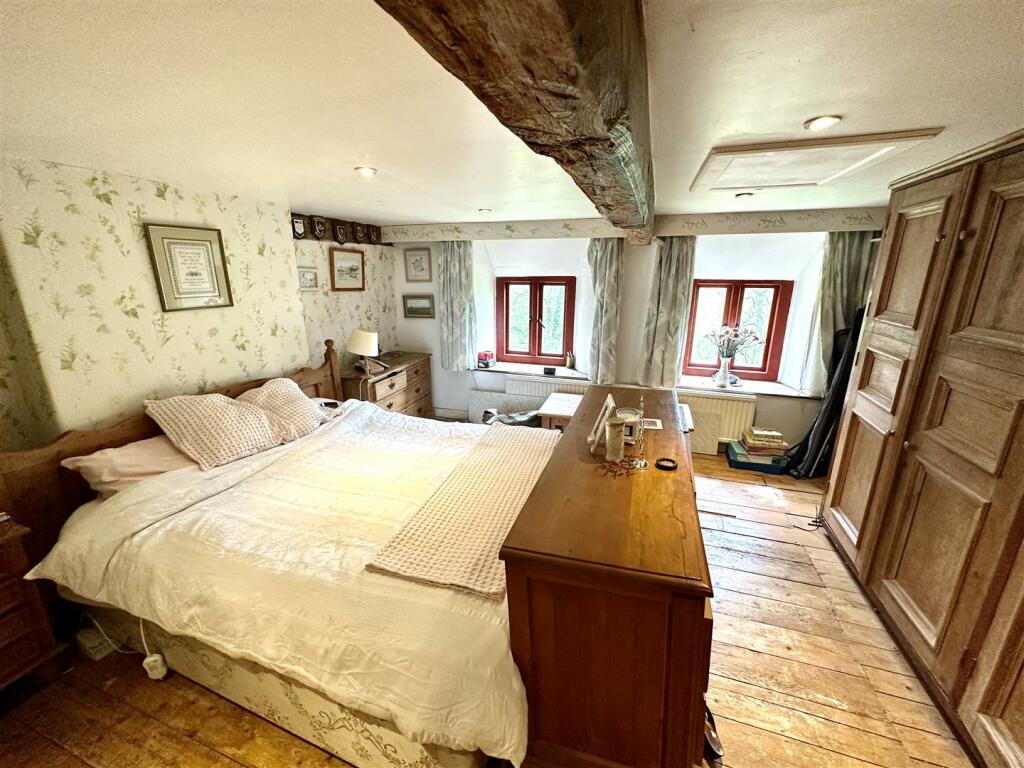 BEDROOM 2