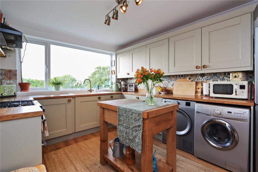 Kitchen Pic 1