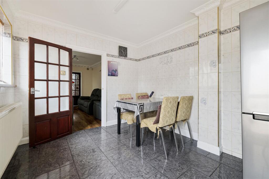 Dames Road E7