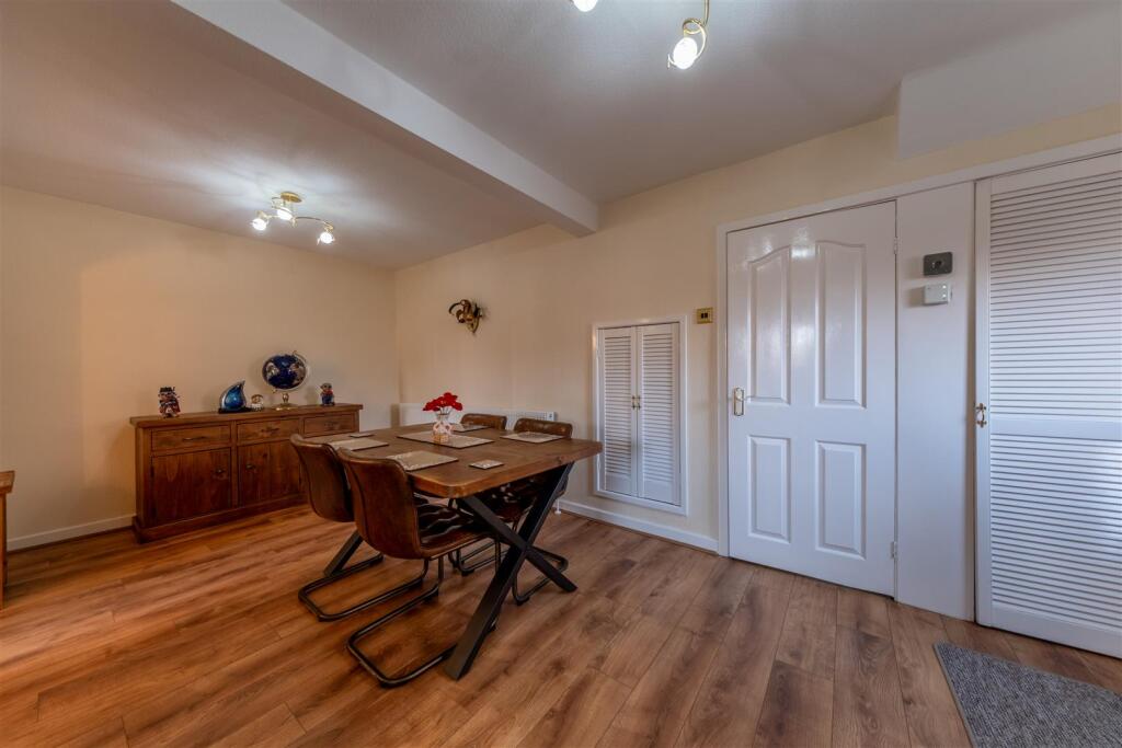 4 Meadow Lane-006.jpg