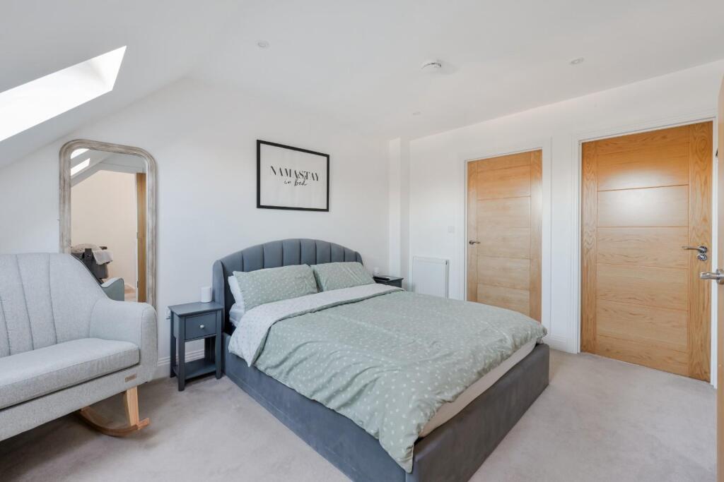 ST GILES CLOSE (17).jpg