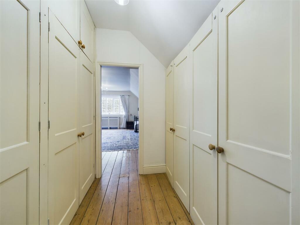 DRESSING AREA