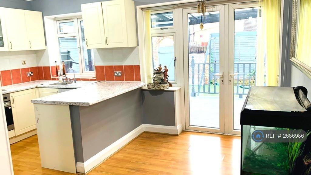 Kitchen &amp; Dining