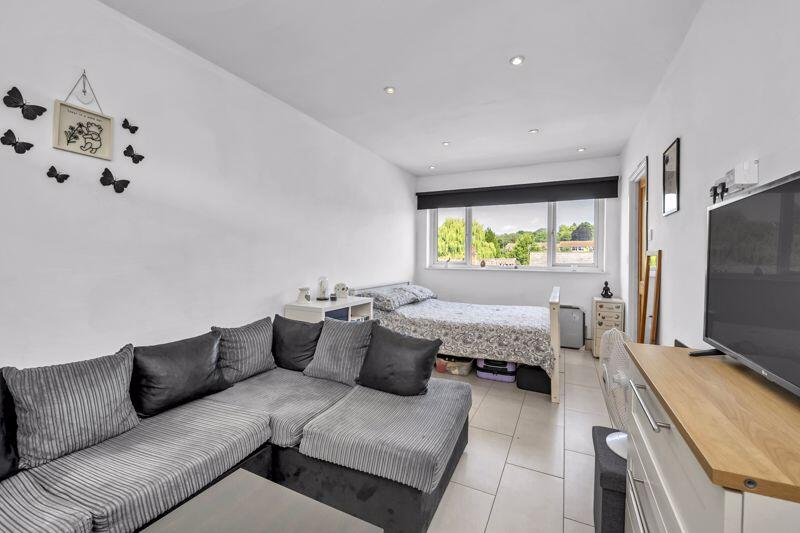 Sitting Room/Bedroom