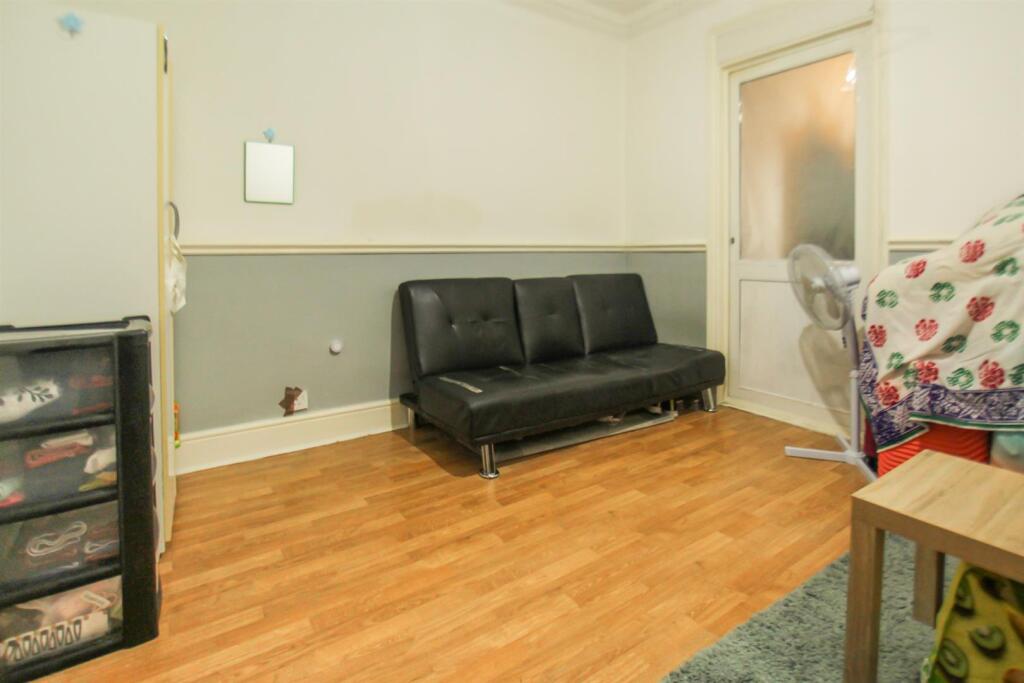 Living room 2.jpg