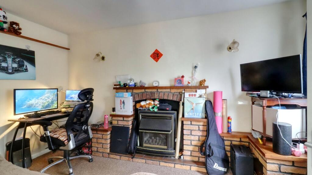 4. Flat Lounge