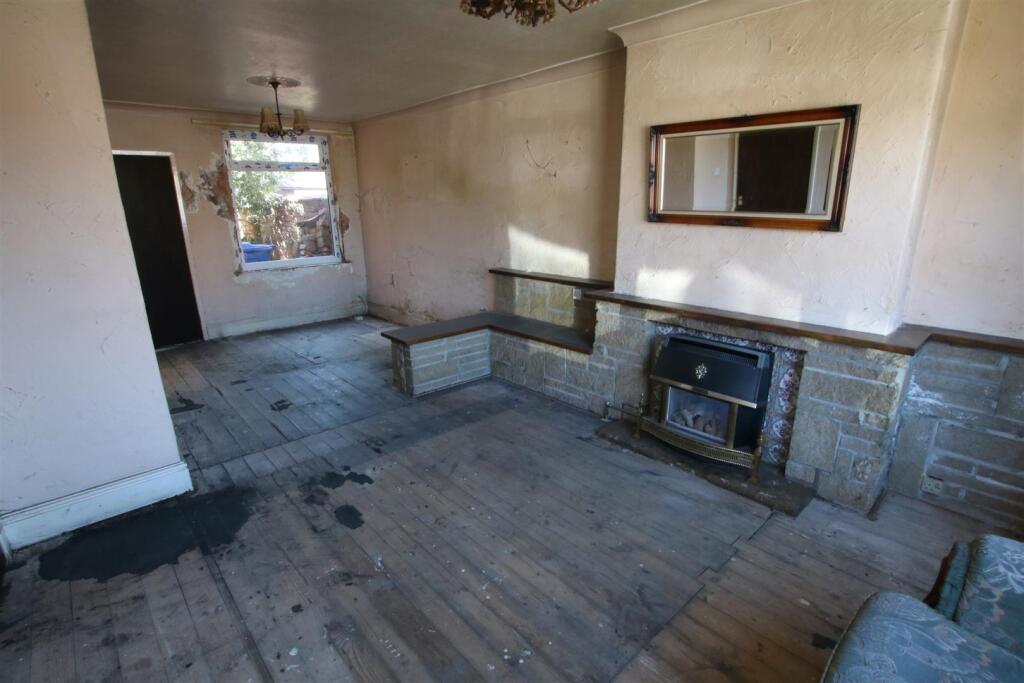 LOUNGE &amp; DINING ROOM