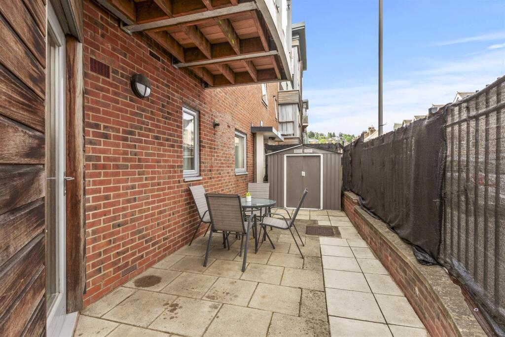 10 Lindsay Court, Lindsay Avenue, HP12 3GF-2.jpg