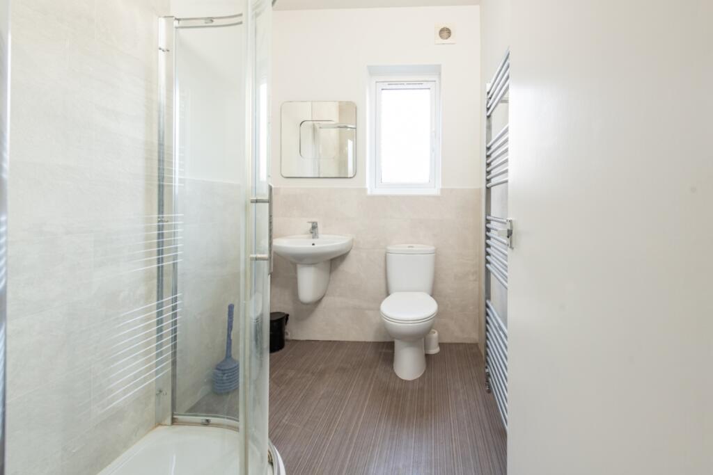 104 Cardigan Street bathroom