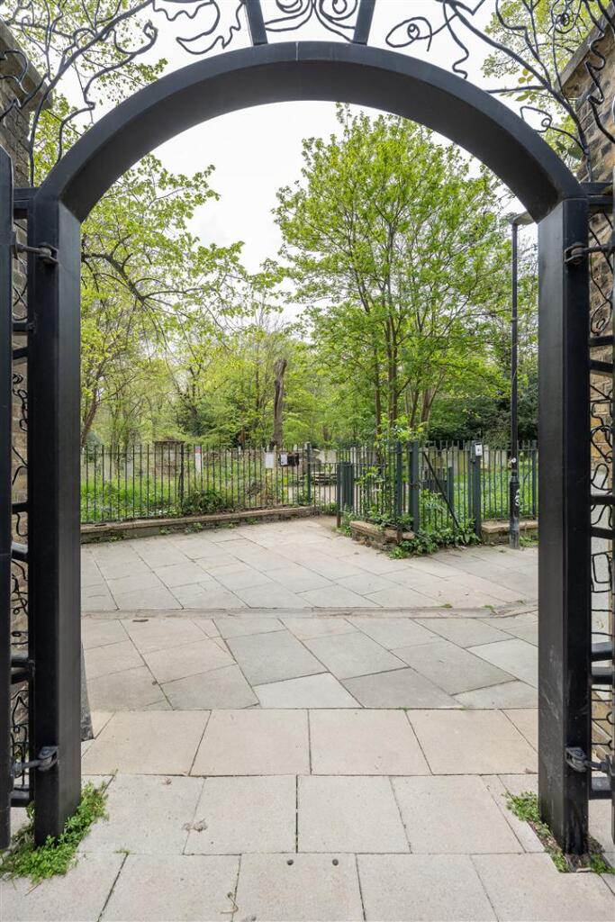 Richard Tress Way, E3