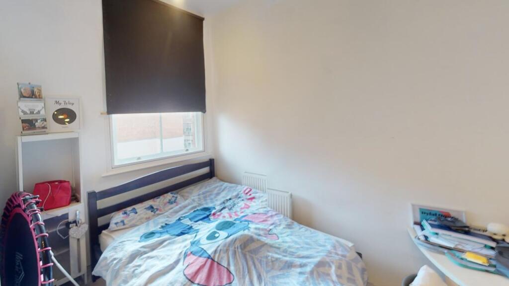 Flat-4-Barker-Gate-Bedroom 8
