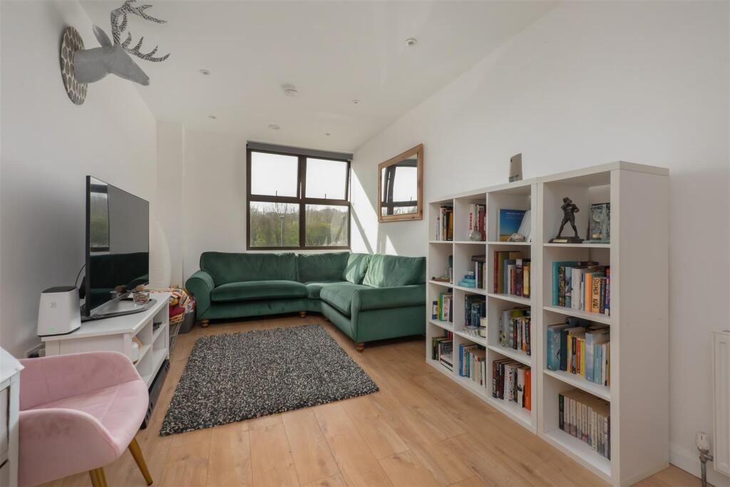 Oystergate Apartments, Wraik Hill