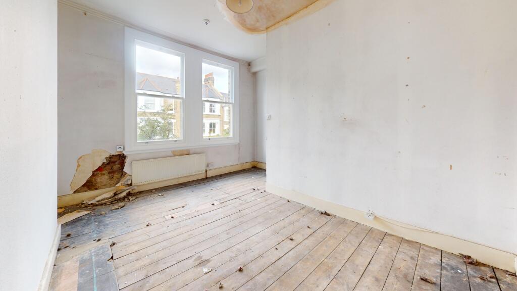 Flat B, 5 Wyndham Crescent, Upper Holloway, London, N19 5QJ