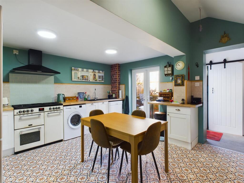 kitchen .jpg