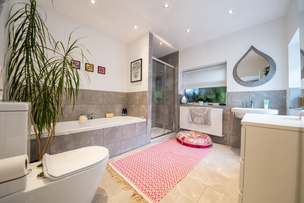 En-Suite Bathroom