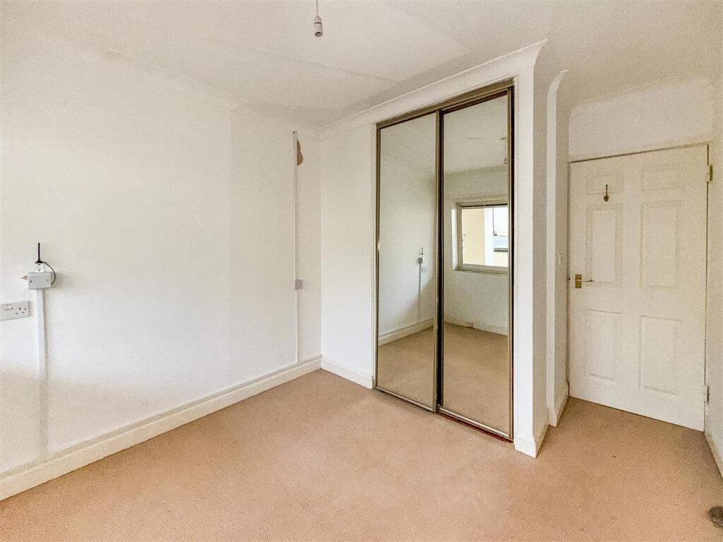 Freehold &amp; Flat 3 Dawes Court, Fisher Street, Paig