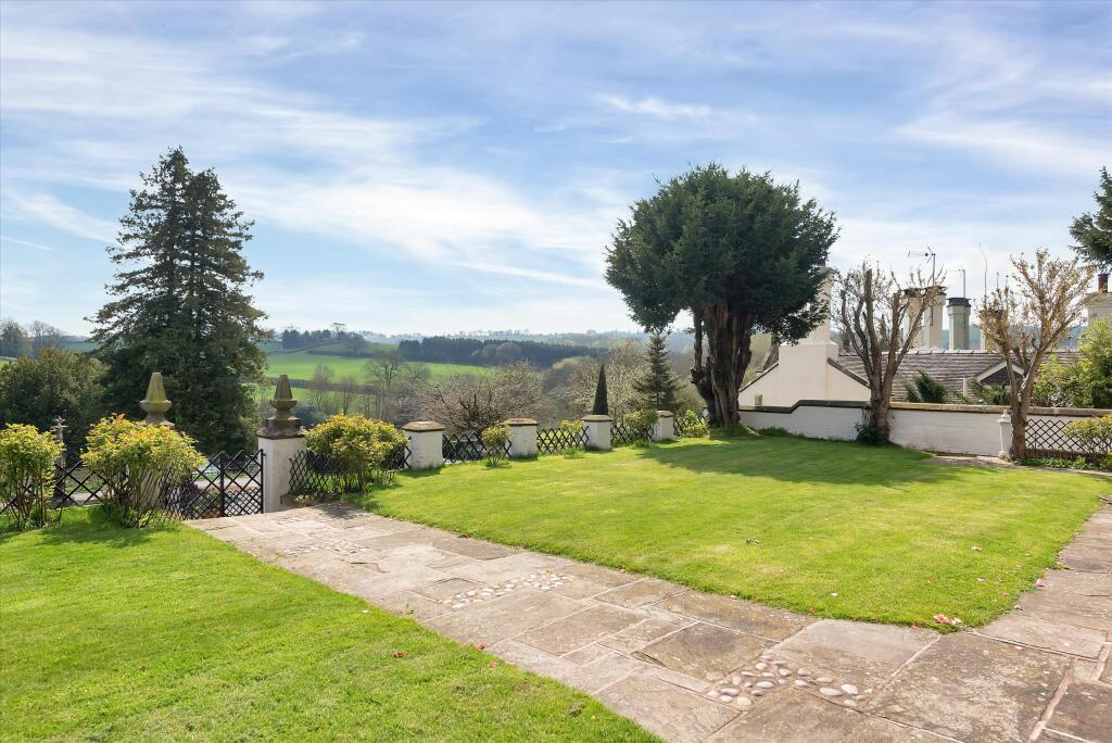 Front Garden and Vie