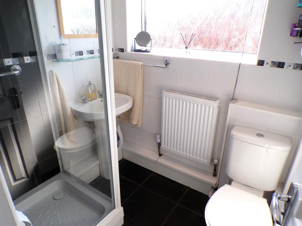 LulworthCres7bath.JPG