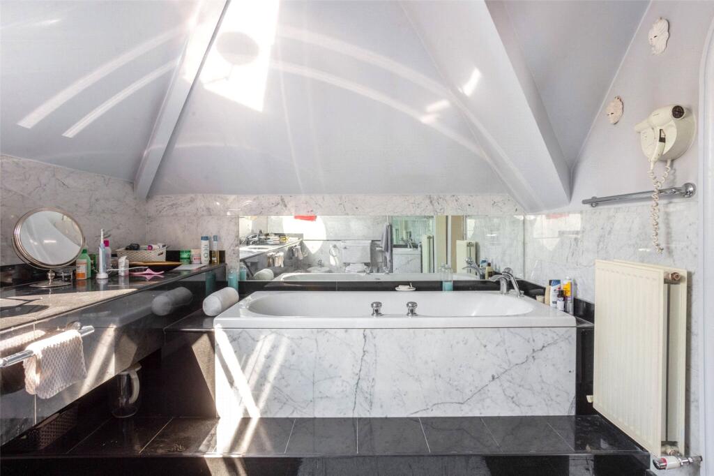 En Suite Bathroom