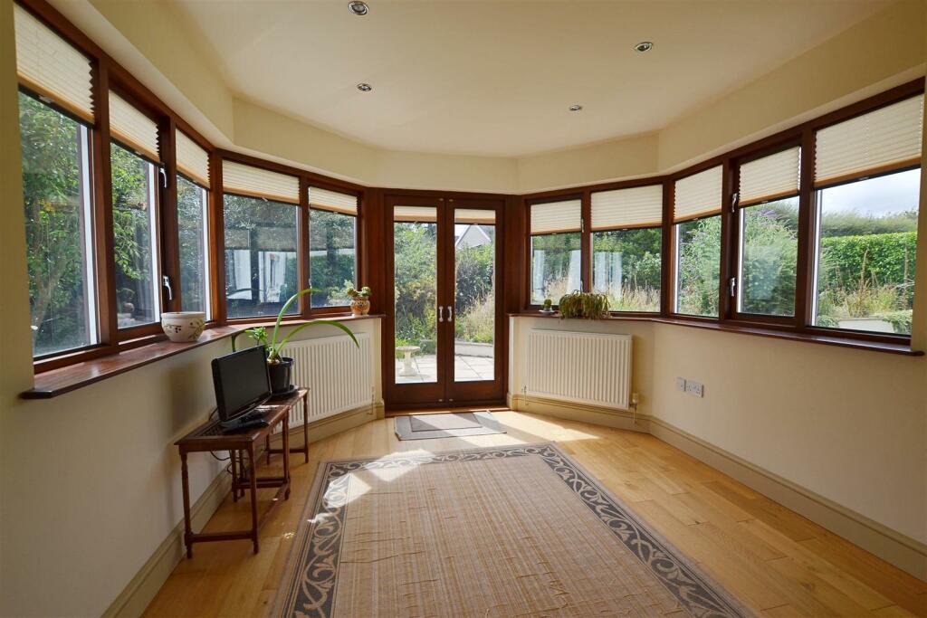 sun room..JPG