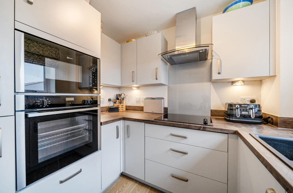 1317952-6-68762cf...