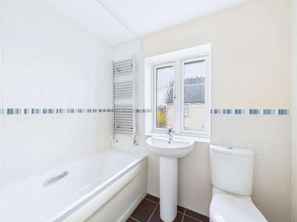 CAM01909G0-PR0417-STILL014